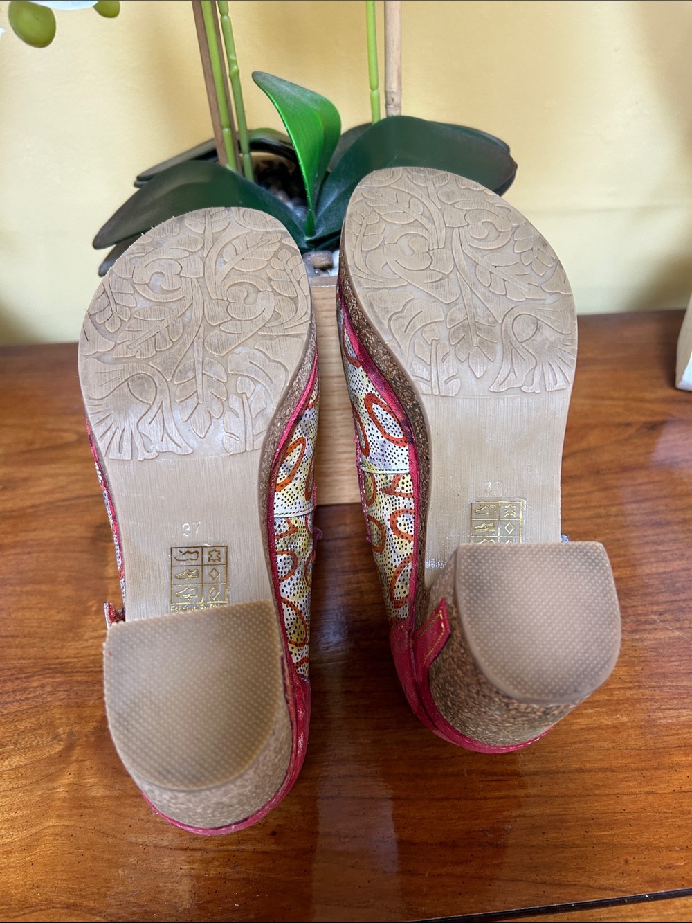 L’Artiste Valeriana Mary Jane Leather Floral Hand painted Platform Pumps Sz 6 - Picture 13 of 14